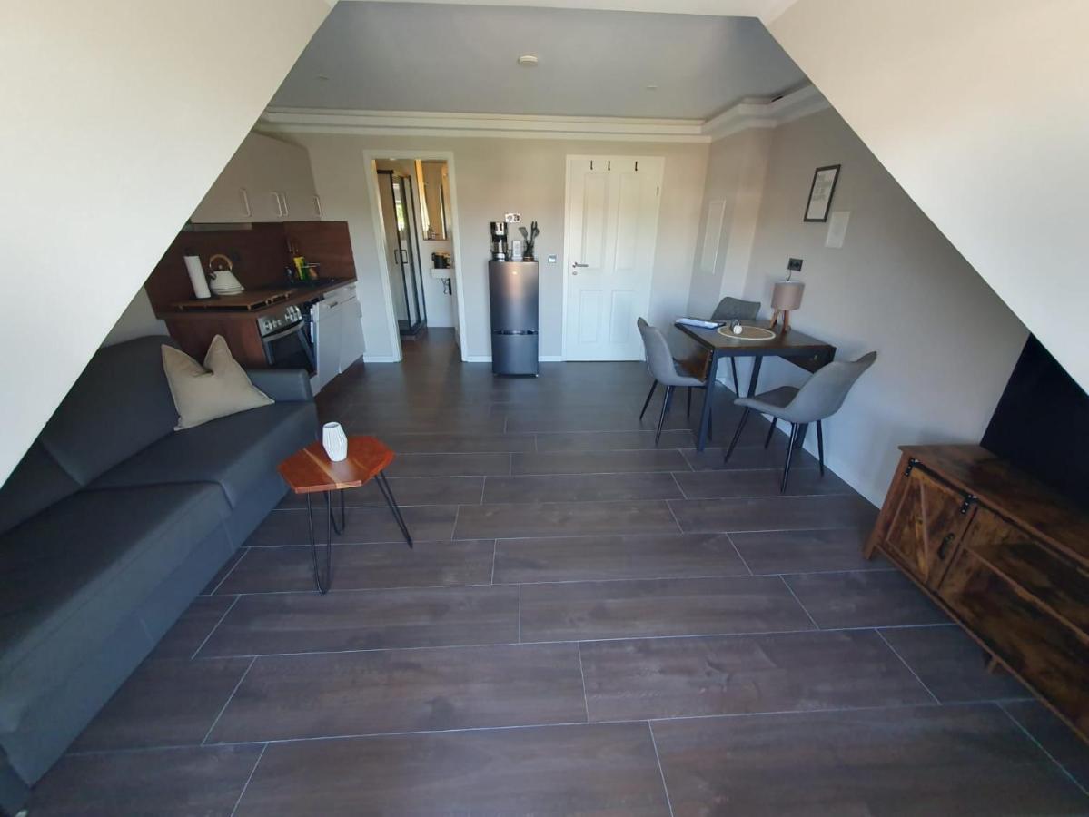 Neumuehler Hof- Ferienwohnung "Benjamin" Mit Grosser Privater Dachterasse Und Guter Anbindung In Die City Шверин Екстериор снимка
