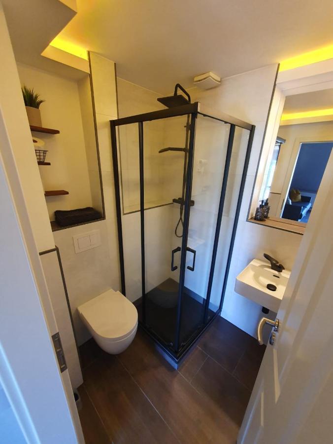 Neumuehler Hof- Ferienwohnung "Benjamin" Mit Grosser Privater Dachterasse Und Guter Anbindung In Die City Шверин Екстериор снимка
